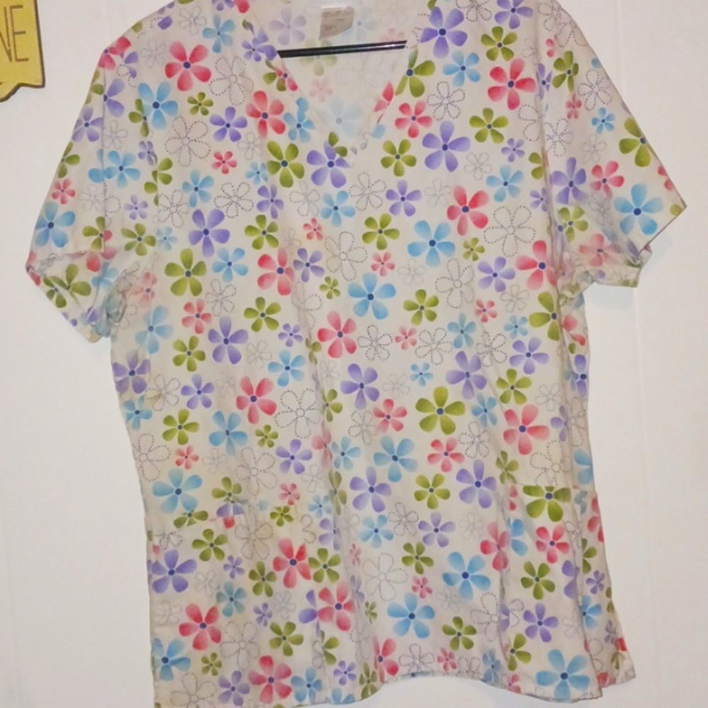 Scrub top with flowers